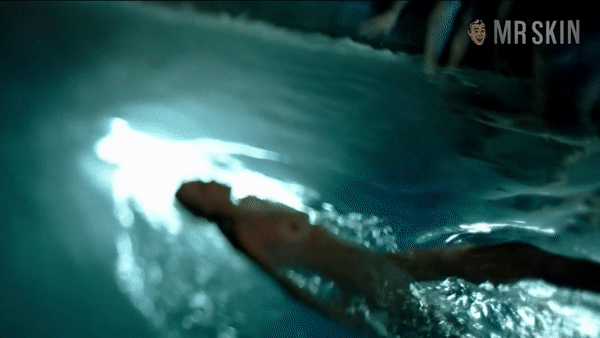 Sexy GIFs of Wet Women Going For a Swim