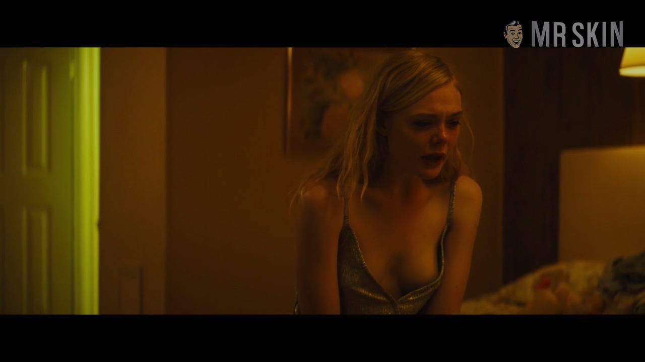 Elle Fanning Nude - Naked Pics And Sex Scenes At Mr Skin-7306
